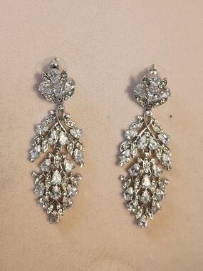 Crystal Leaf Chandelier Drop Earrings in Silver Tone